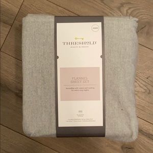 Threshold Queen Flannel Sheet set